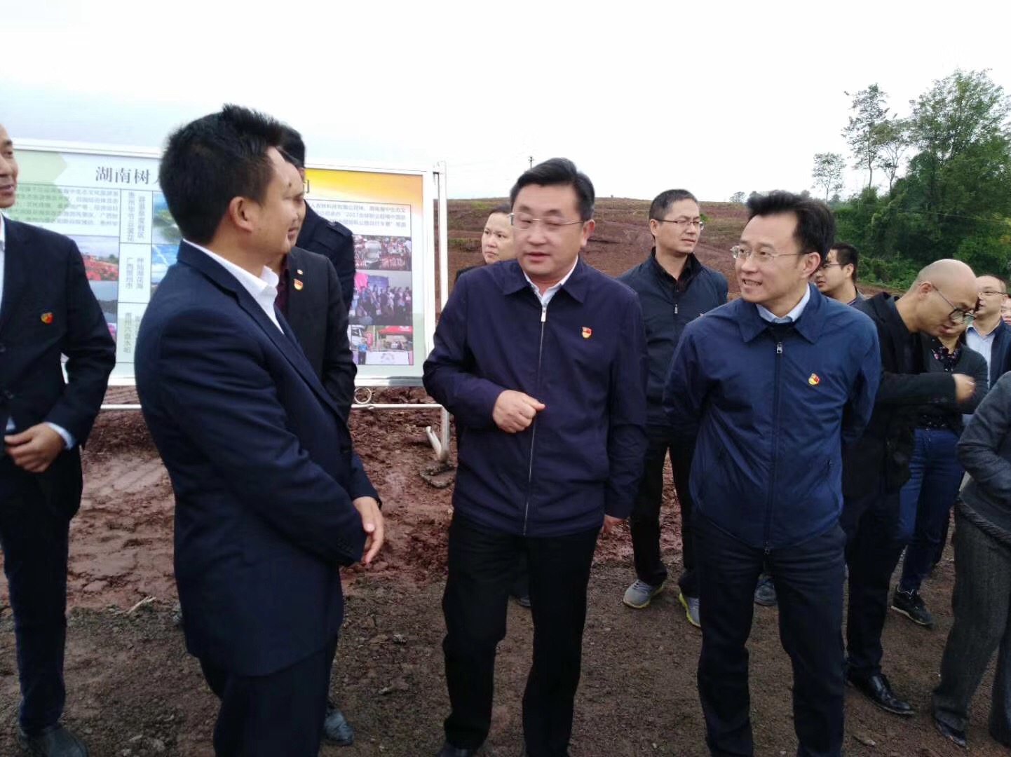 熱烈歡迎隆昌市委、政府領(lǐng)導(dǎo)蒞臨隆昌樹人公司基地視察指導(dǎo)工作